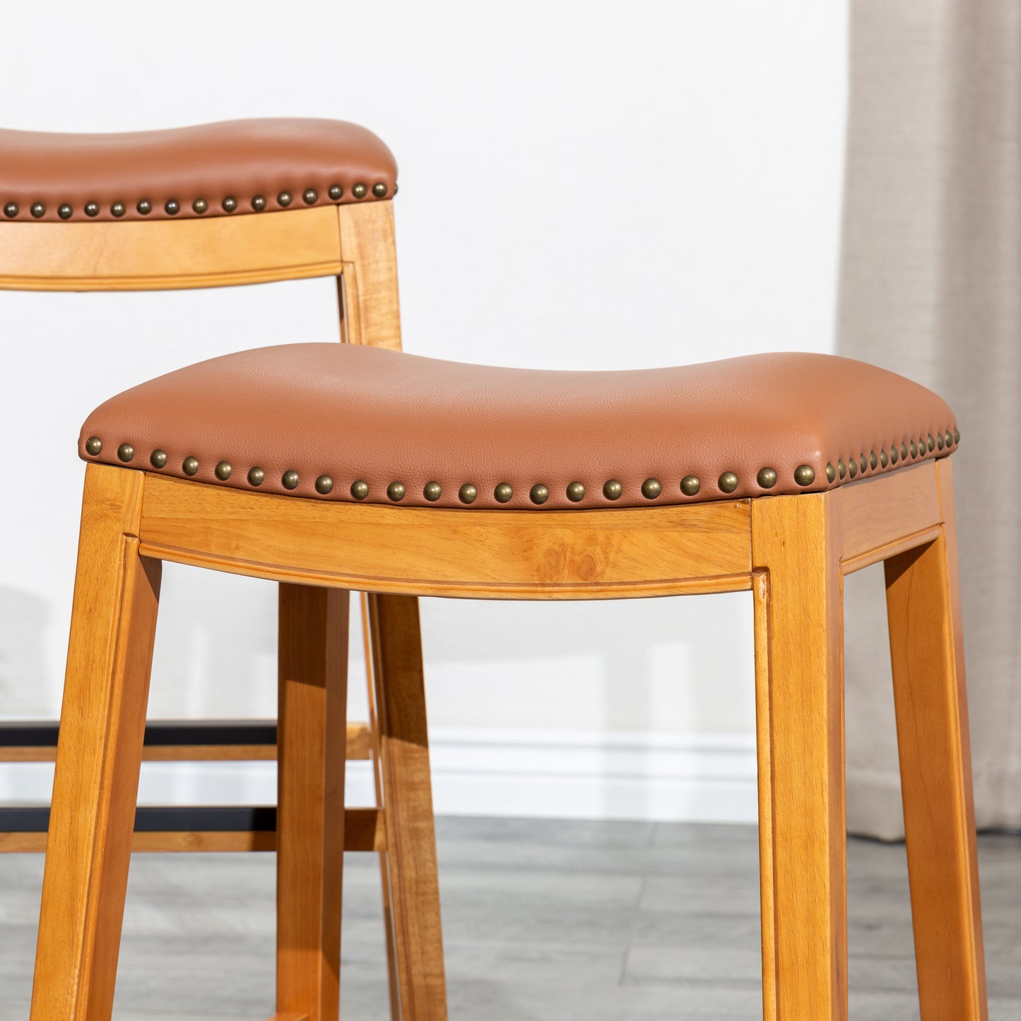 Silethia – Set of 2 – 24" Natural Finish Counter Stools with Saddle Leather Seats